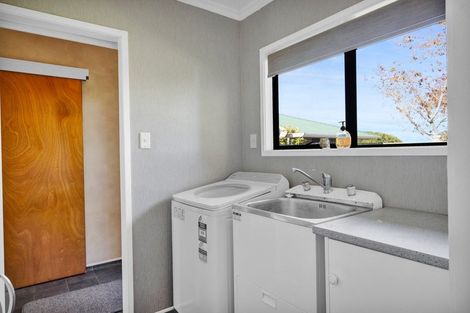 Photo of property in 44 Rawhitiroa Road, Eltham, 4322