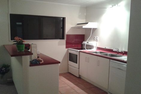 Photo of property in 30 Holiday Road, Stanmore Bay, Whangaparaoa, 0932