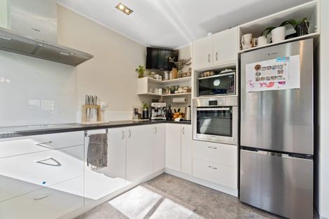 Photo of property in 9 Wyatt Place, Glendene, Auckland, 0602