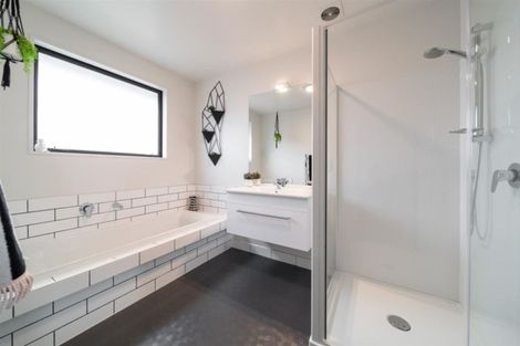 Photo of property in 8 Quinnat Street, Albert Town, Wanaka, 9305