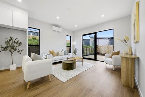 Photo of property in 7 Harakeke Lane, Orewa, 0931
