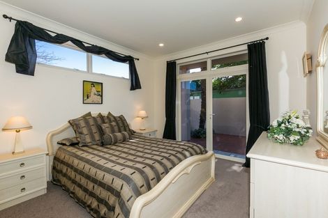 Photo of property in 1b Lincoln Road, Bluff Hill, Napier, 4110