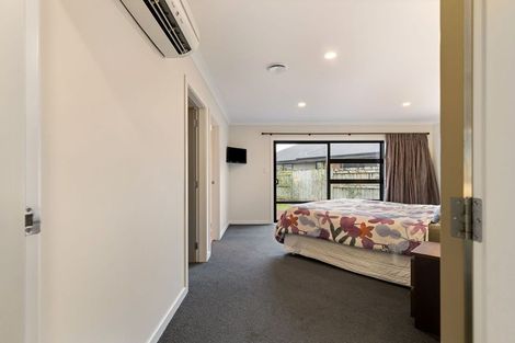 Photo of property in 6 Trump Place, Kelvin Grove, Palmerston North, 4414