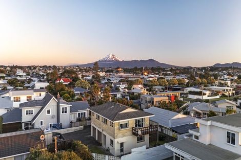 Photo of property in 3/12 Beach Street, Fitzroy, New Plymouth, 4312