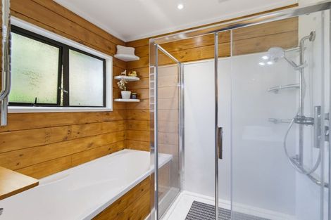 Photo of property in 2b Collingwood Road, Waiuku, 2123