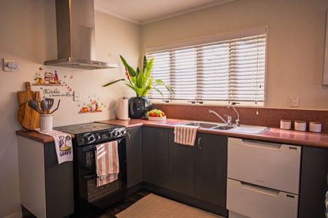 Photo of property in 106 Roberts Line, Kelvin Grove, Palmerston North, 4414