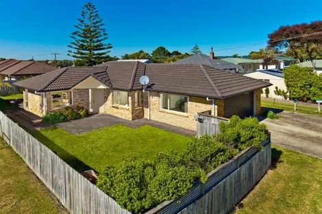 Photo of property in 112a Matipo Road, Te Atatu Peninsula, Auckland, 0610