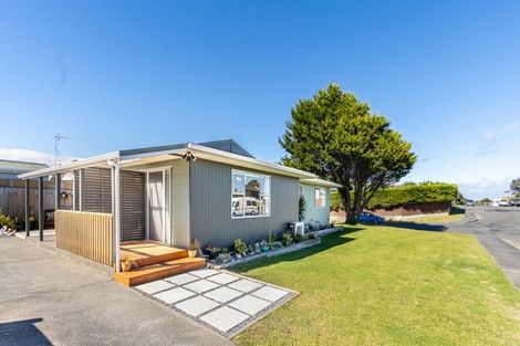 Photo of property in 2 Robert Mckeen Street, Otaki Beach, Otaki, 5512