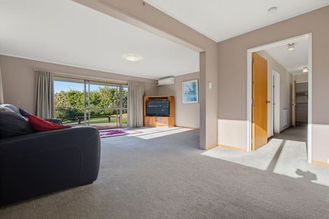 Photo of property in 10b Taurus Place, Kawaha Point, Rotorua, 3010