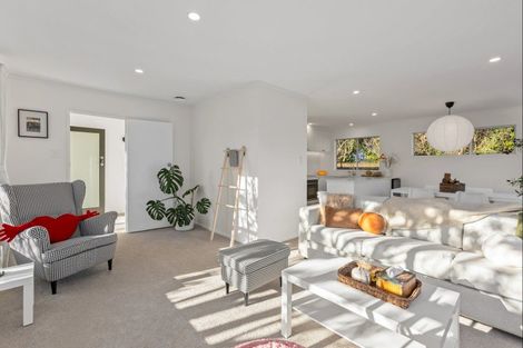 Photo of property in 21b Colchester Crescent, Newlands, Wellington, 6037