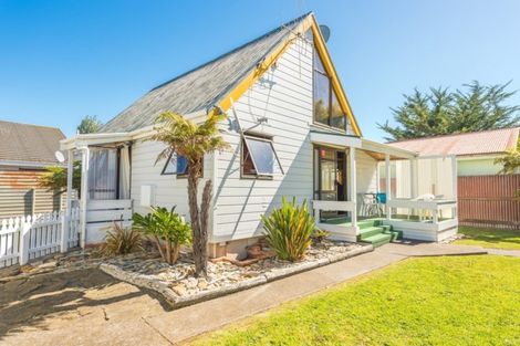 Photo of property in 19 Tongariro Street, Castlecliff, Whanganui, 4501