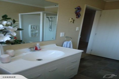 Photo of property in 35 Boston Parade, Kelvin Grove, Palmerston North, 4414