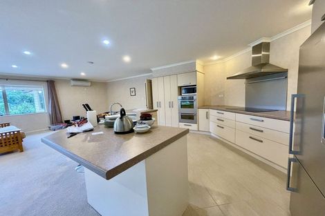 Photo of property in 11 Schopolo Place, Schnapper Rock, Auckland, 0632