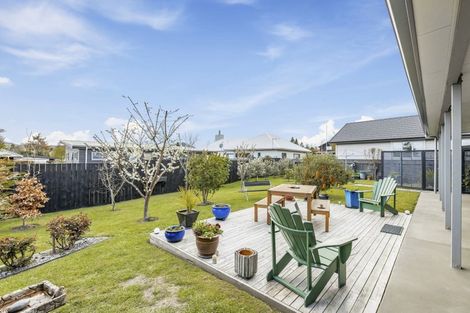 Photo of property in 4 Rogers Place, Kinloch, Taupo, 3377