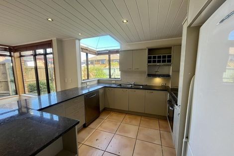 Photo of property in 20a Otakau Road, Milford, Auckland, 0620