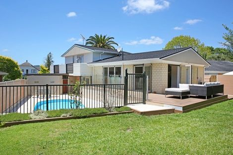 Photo of property in 10 Coulthard Terrace, Opaheke, Papakura, 2113