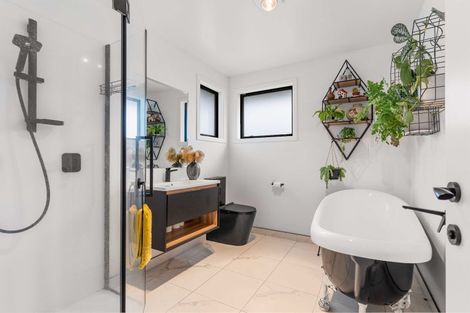 Photo of property in 5 Manatu Close, Whangamata, 3691