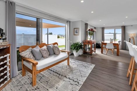 Photo of property in 16 Maturiki Drive, One Tree Point, 0118