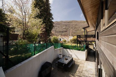 Photo of property in 8 Devon Street, Arrowtown, 9302