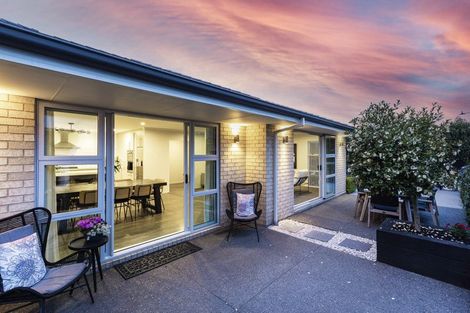 Photo of property in 28 Holiday Drive, Mairehau, Christchurch, 8052