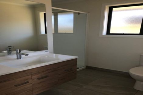 Photo of property in 8 Tapuhikura Street, Waikanae, 5036