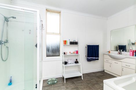 Photo of property in 24 Park Street, Winton, 9720