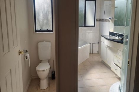 Photo of property in 2 Graham Collins Drive, Windsor Park, Auckland, 0632