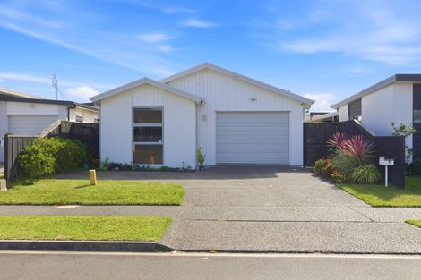 Photo of property in 9 Pimelea Street, Papamoa Beach, Papamoa, 3118