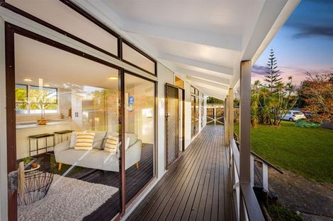 Photo of property in 7 Serwayne Place, Sunnyvale, Auckland, 0612