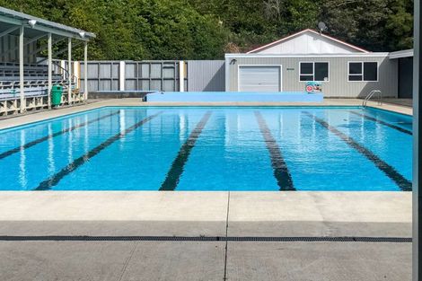 Photo of property in 20 Paraekaretu Street, Hunterville, 4730