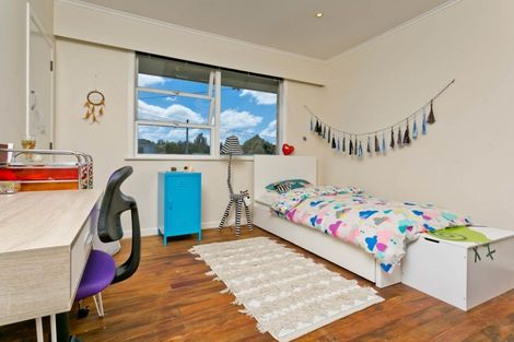 Photo of property in 1/1 Tudor Place, Mairangi Bay, Auckland, 0630