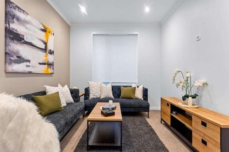 Photo of property in 1 Cilliers Drive, Silverdale, 0932