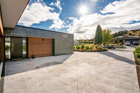 Photo of property in 73 Rob Roy Lane, Wanaka, 9305