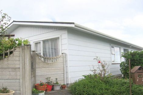 Photo of property in 10 Arahanga Grove, Maupuia, Wellington, 6022