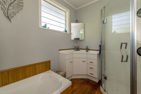 Photo of property in 10 Kohekohe Road, Waikanae, 5036