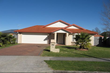 Photo of property in 32 Crannog Fen, Wattle Downs, Auckland, 2103