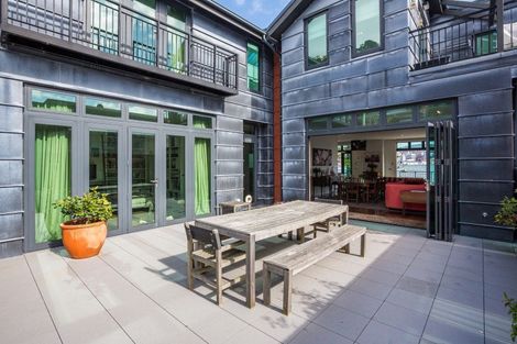 Photo of property in 286 Oriental Parade, Oriental Bay, Wellington, 6011