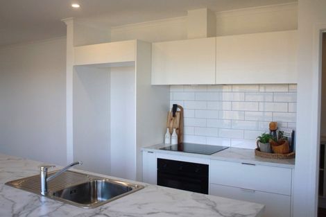 Photo of property in 15 Te Taniwha Road, One Tree Point, 0118