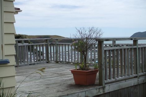 Photo of property in 52 Kiriwai Road, Paremata, Porirua, 5024