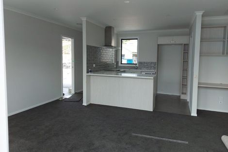 Photo of property in 5 Rewarewa Way, Timberlea, Upper Hutt, 5018