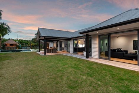 Photo of property in 181 Old North Road, Kumeu, 0892