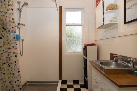 Photo of property in 17a Taranaki Street, Picton, 7220