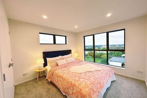 Photo of property in 10f Robert Burke Place, Henderson, Auckland, 0612