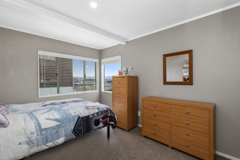 Photo of property in 5 Meadowcroft Grove, Johnsonville, Wellington, 6037