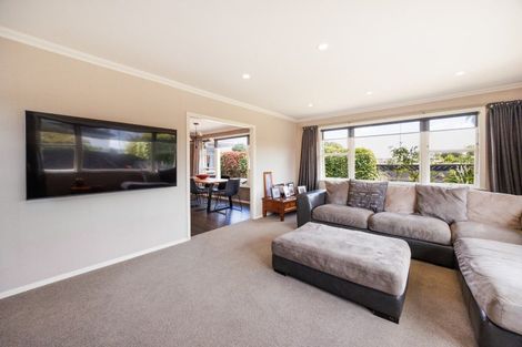Photo of property in 2 Anzio Place, Awapuni, Palmerston North, 4412