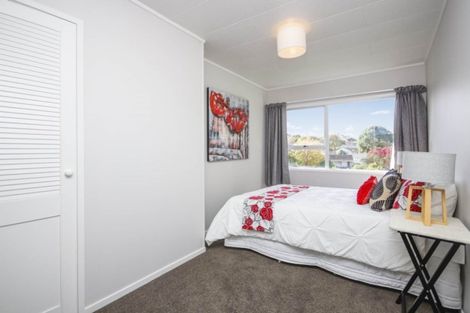 Photo of property in 8 Elizabeth Drive, West Harbour, Auckland, 0618