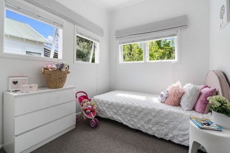 Photo of property in 1/3 Aramoana Avenue, Devonport, Auckland, 0624