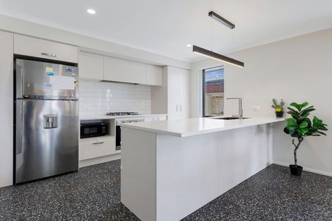 Photo of property in 77 Hills View Drive, Papamoa, 3118