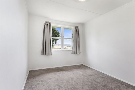 Photo of property in 25 Sievers Grove, Cannons Creek, Porirua, 5024