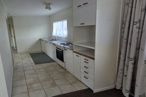 Photo of property in 30 Tupaki Place, Pakuranga Heights, Auckland, 2010